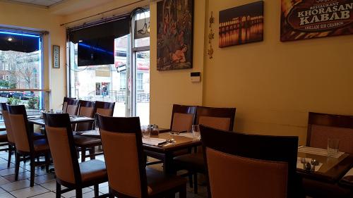 Khorasan-Kabab-Interior-2