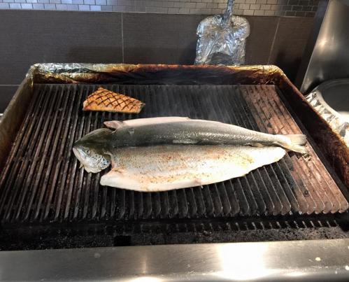 Poissonnerie-Mediterranee-big--fish-grilling